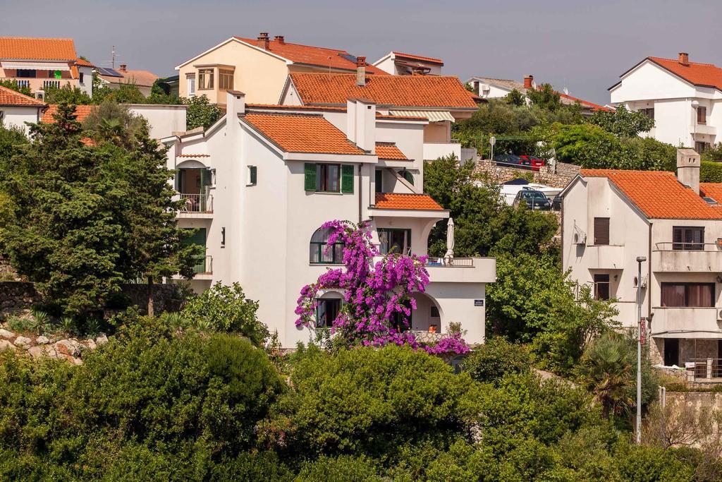 Apartments Delfin Krk Town Eksteriør billede